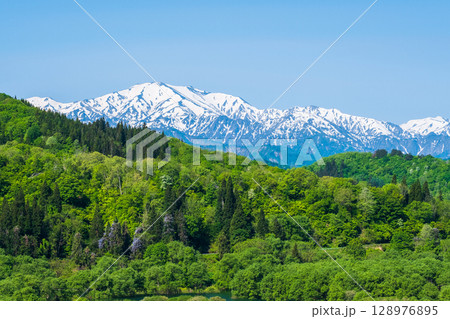 飯豊連峰（5月） 128976895