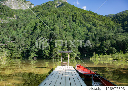 ＜長野＞上高地の絶景　穗髙神社奥宮 128977208
