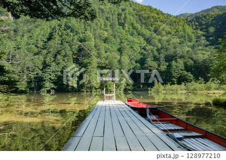 <長野>上高地の絶景 穗髙神社奥宮 <長野>上高地の絶景 穗髙神社奥宮 128977210
