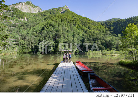 ＜長野＞上高地の絶景　穗髙神社奥宮 128977211
