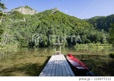 ＜長野＞上高地の絶景　穗髙神社奥宮 128977212