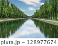 水の流れる川 128977674
