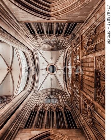 The image is of a cathedral with a high ceiling and a large dome 128979717