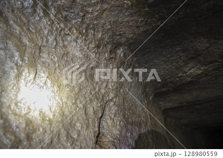 世界文化遺産 石見銀山の大久保間歩 世界文化遺産 石見銀山の大久保間歩 128980559