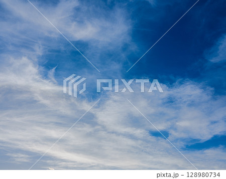 青い空白い雲 128980734