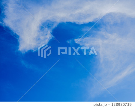 青い空白い雲 128980739