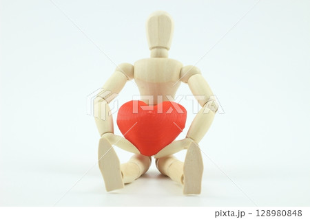 赤いハートとデッサン、純粋な愛 128980848