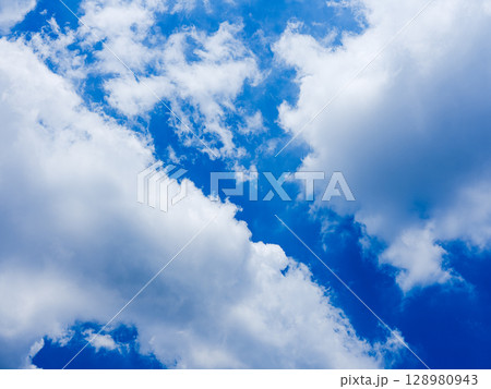 青い空白い雲 128980943