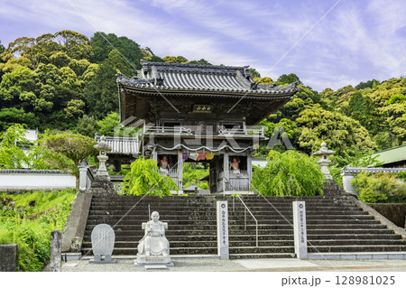 四国八十八箇所22番 平等寺 山門 徳島県阿南市 四国八十八箇所22番 平等寺 山門 徳島県阿南市 128981025