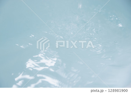 お風呂　湯船　お湯 128981900