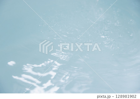 お風呂　湯船　お湯 128981902