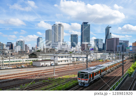 JR名古屋駅周辺の高層ビル群（ささしまライブ駅より） 128981920