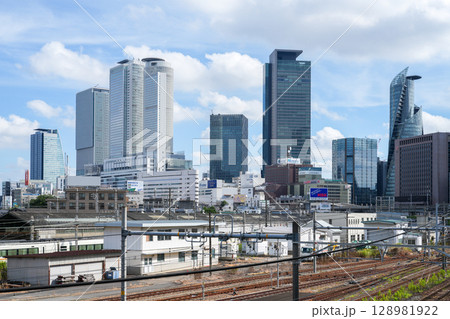 JR名古屋駅周辺の高層ビル群（ささしまライブ駅より） 128981922