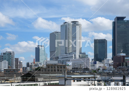 JR名古屋駅周辺の高層ビル群（ささしまライブ駅より） 128981925