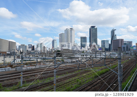 JR名古屋駅周辺の高層ビル群(ささしまライブ駅より) JR名古屋駅周辺の高層ビル群(ささしまライブ駅より) 128981929
