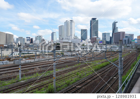 JR名古屋駅周辺の高層ビル群（ささしまライブ駅より） 128981931