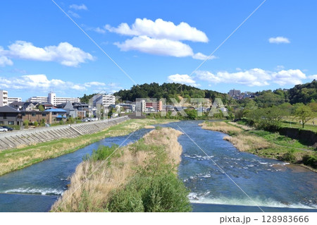 宮城県・仙台市・大橋から眺める広瀬川の景色 128983666