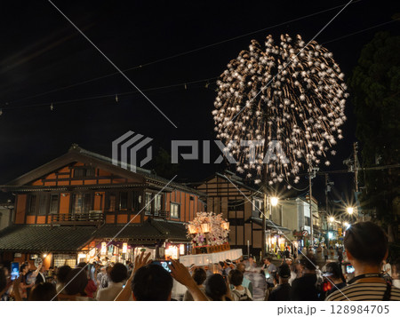 弥彦燈籠まつり　奉納花火大会 128984705