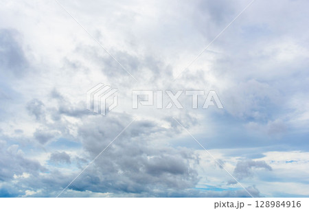 6月の空　朝の曇り空と印象的な雲21 128984916