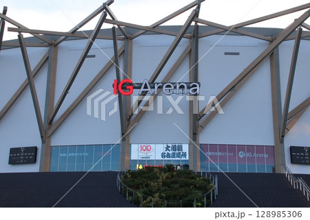 大相撲開催時　夕方のIGアリーナ 128985306