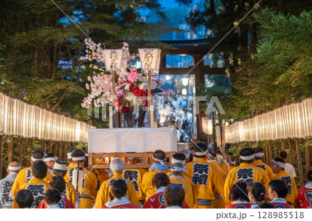 弥彦燈籠まつりの彌彦神社　大燈籠お宿下り 128985518