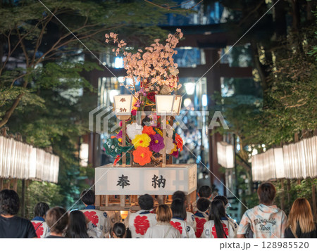 弥彦燈籠まつりの彌彦神社　大燈籠お宿下り 128985520