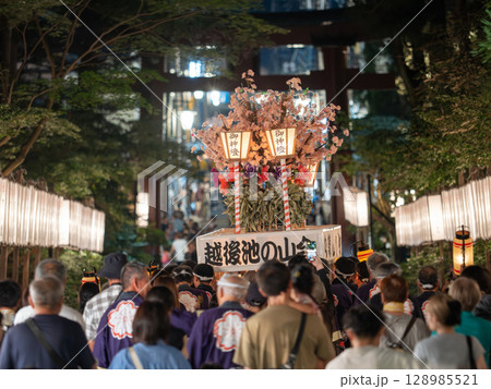 弥彦燈籠まつりの彌彦神社　大燈籠お宿下り 128985521
