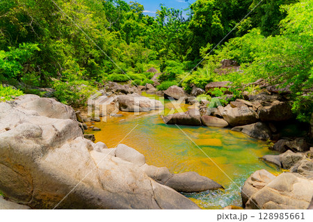 Small alpine lakes. 128985661