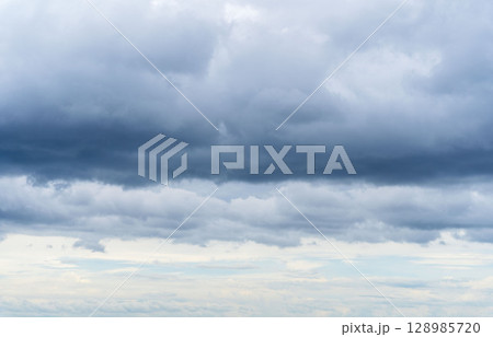 6月の空 朝の曇り空と印象的な雲08 6月の空 朝の曇り空と印象的な雲08 128985720
