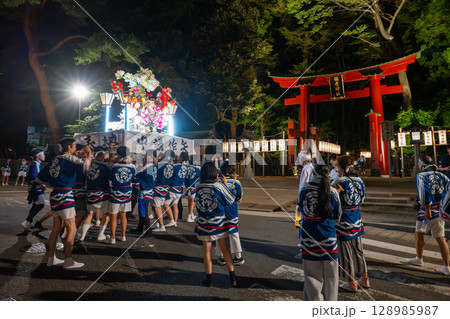 弥彦燈籠まつりの彌彦神社　大燈籠巡行 128985987