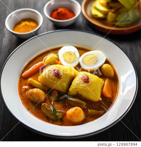 Lontong in Coconut Curry with Vegetables 128987894