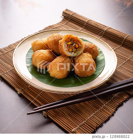 Crispy Ngoh Hiang Five Spice Meat Roll 128988022