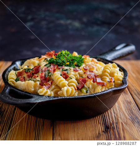 Creamy Macaroni and Cheese with Bacon 128988287