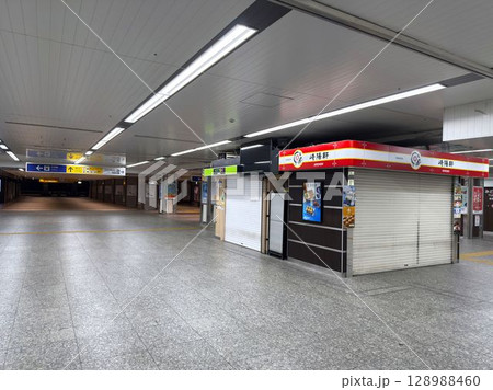 誰もいない横浜駅 誰もいない横浜駅 128988460
