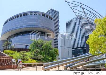 大阪市立科学館と国立国際美術館 (大阪府大阪市北区) 128988599