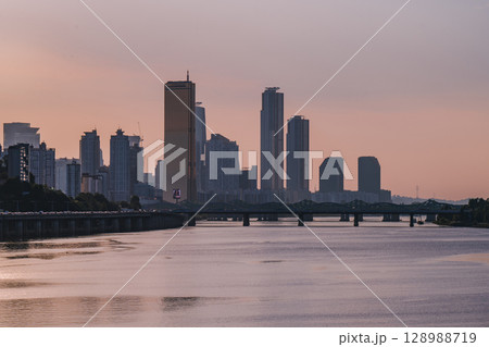 Yeouido, the financial district of Seoul, Korea, and the surrounding city scenery taken during the summer sunset 128988719