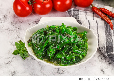 Gourmet chuka salad with sesame 128988881