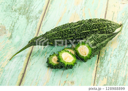 Natural raw ripe green bitter melon 128988899