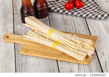Raw dry wheat udon noodles Raw dry wheat udon noodles 128988925