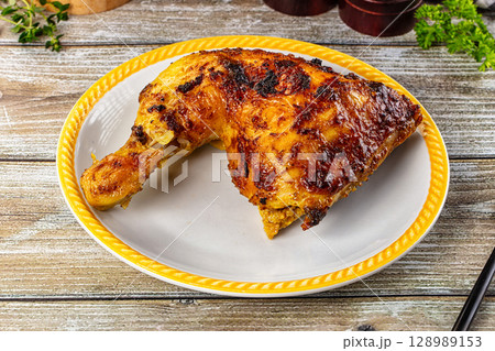 Roasted chicken leg with spices 128989153