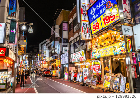 吉祥寺駅　南口の繁華街　吉祥寺パークロード商店会 128992526