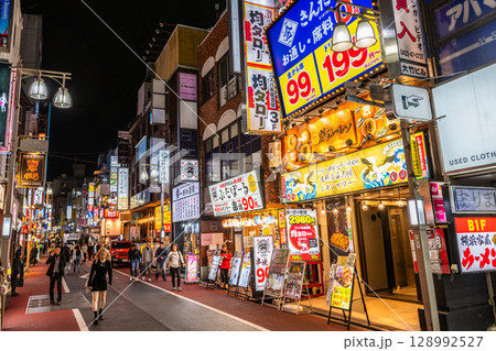 吉祥寺駅　南口の繁華街　吉祥寺パークロード商店会 128992527