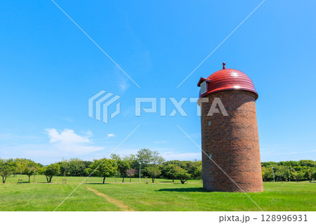 サイロと青空 128996931