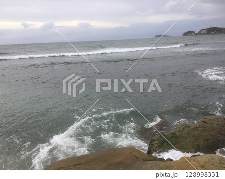 鎌倉＆江ノ島散策　2023年版荒れる海 128998331