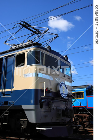 EF65風塗装に復活した大井川鉄道E31形機関車牽引のブルートレイン急行_2025/7/20撮影 128998965