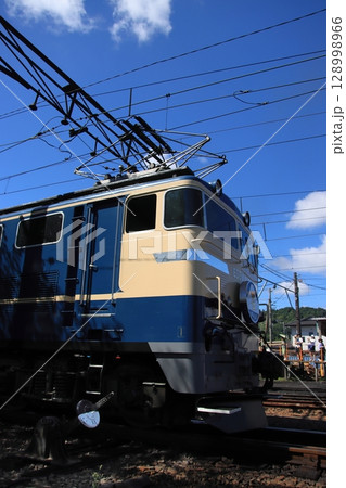 EF65風塗装に復活した大井川鉄道E31形機関車牽引のブルートレイン急行_2025/7/20撮影 128998966