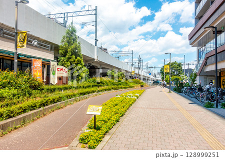 JR長町駅東口 高架下飲食店街 街路樹 イエロープロジェクト JR長町駅東口 高架下飲食店街 街路樹 イエロープロジェクト 128999251
