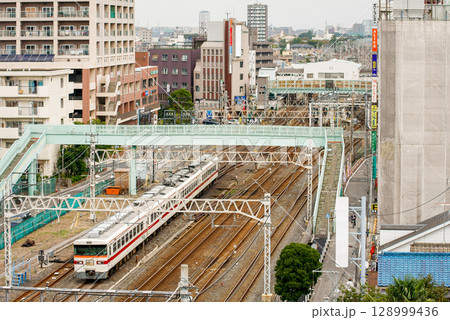 2010年頃の竹ノ塚駅付近の走行する東武鉄道 300系 128999436