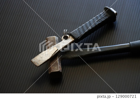 ハンマーとたがね　手バツリの道具 129000721