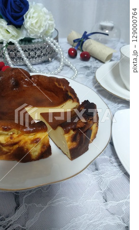 スペインのバスク地方で愛され続けているバスクチーズケーキ 129000764
